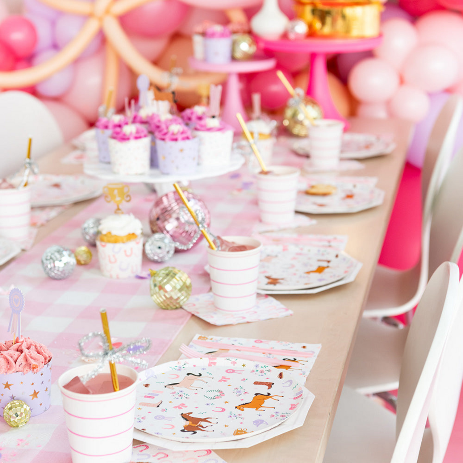 Daydream Society feesttafel in het thema paardenfeestje voor een verjaardag