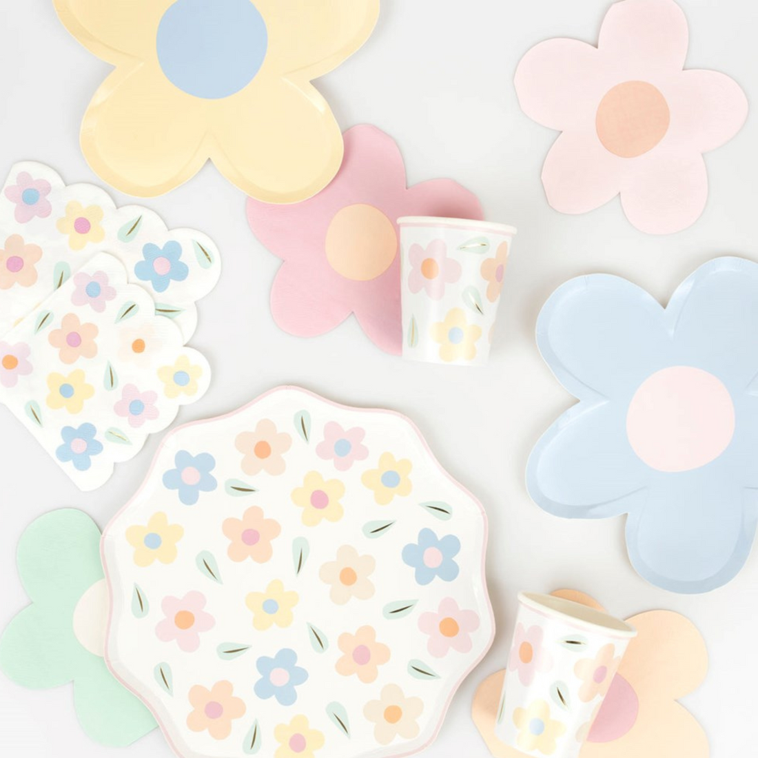 servetten met daisy bloemen in pasteltinten 