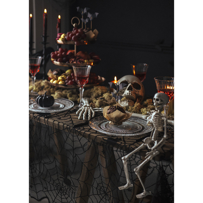 zwart tafelkleed met spinnen en spinnenweb halloween decoratie